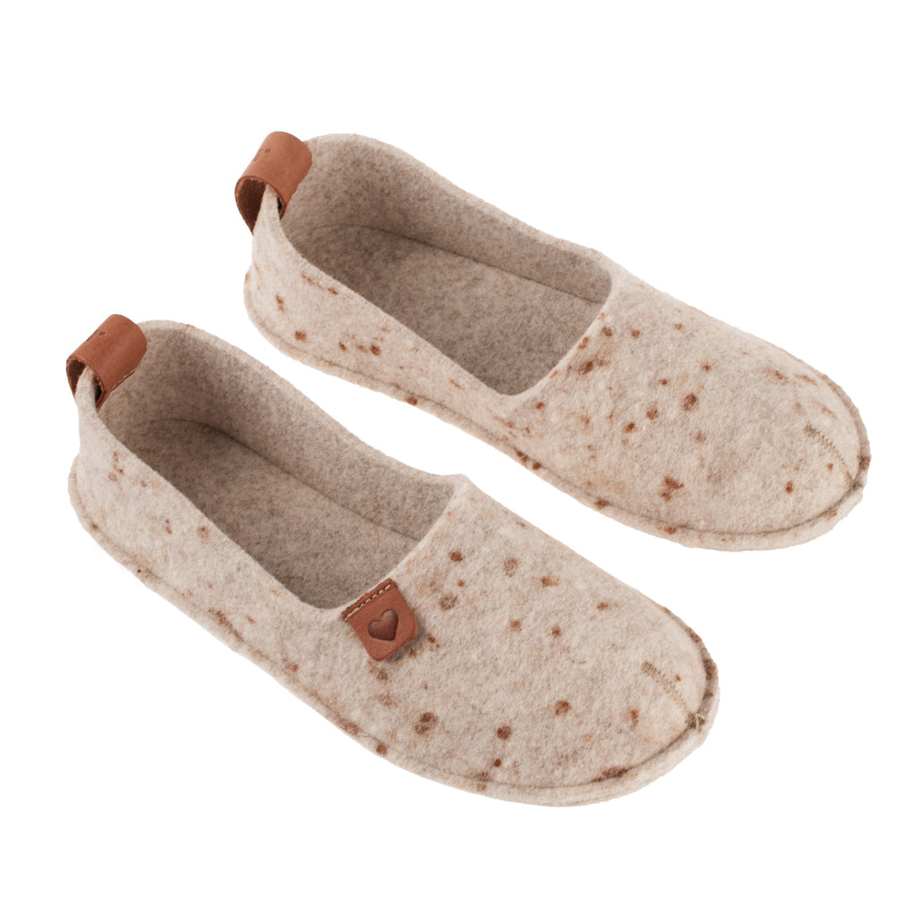 Barefoot natūralaus veltinio šlepetės OmaKing Toku su guminiu padu - Beige spalvos - luxu.lt